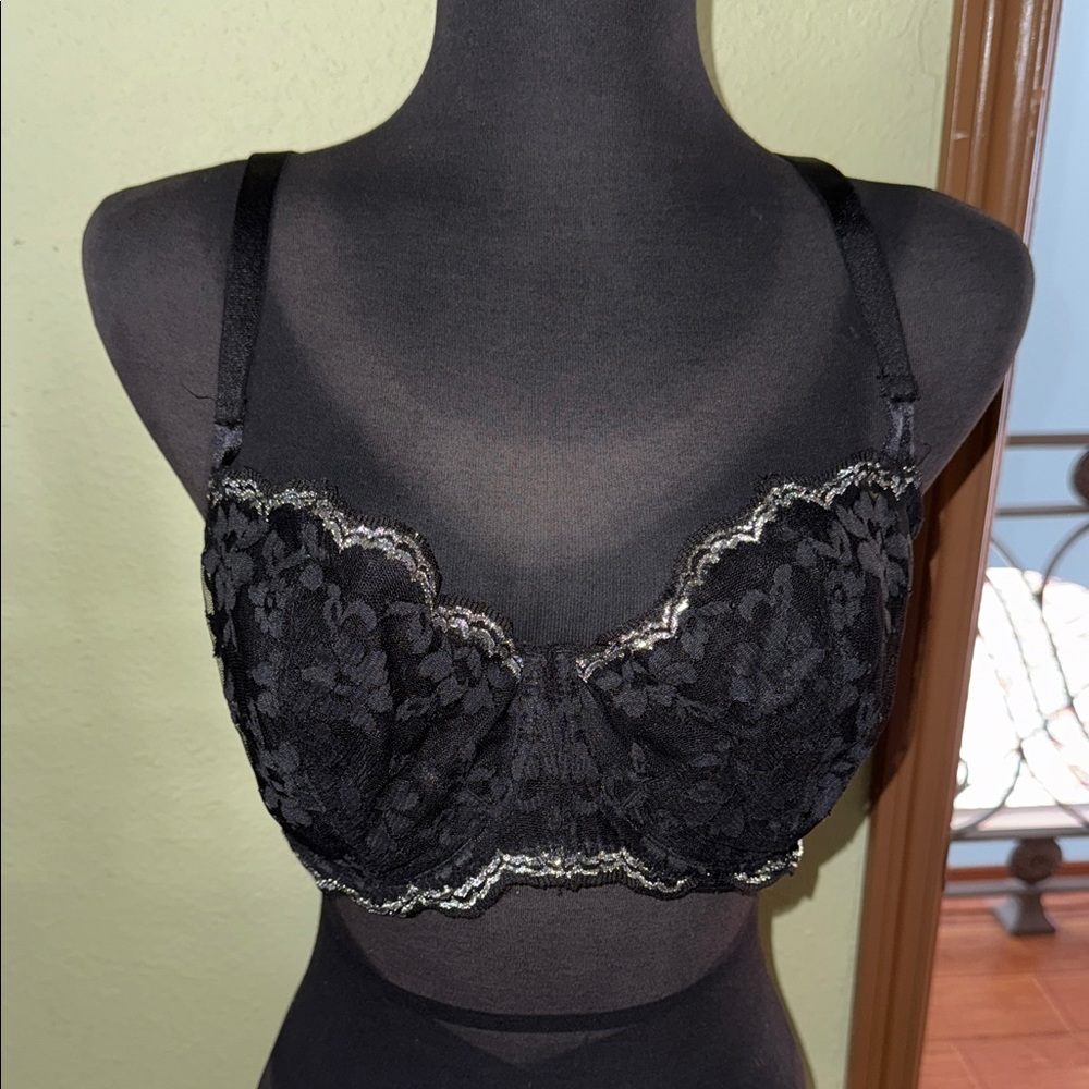 Victorias Secret Dream Angels Elegant Black Lace Push Up Bra  38DDD